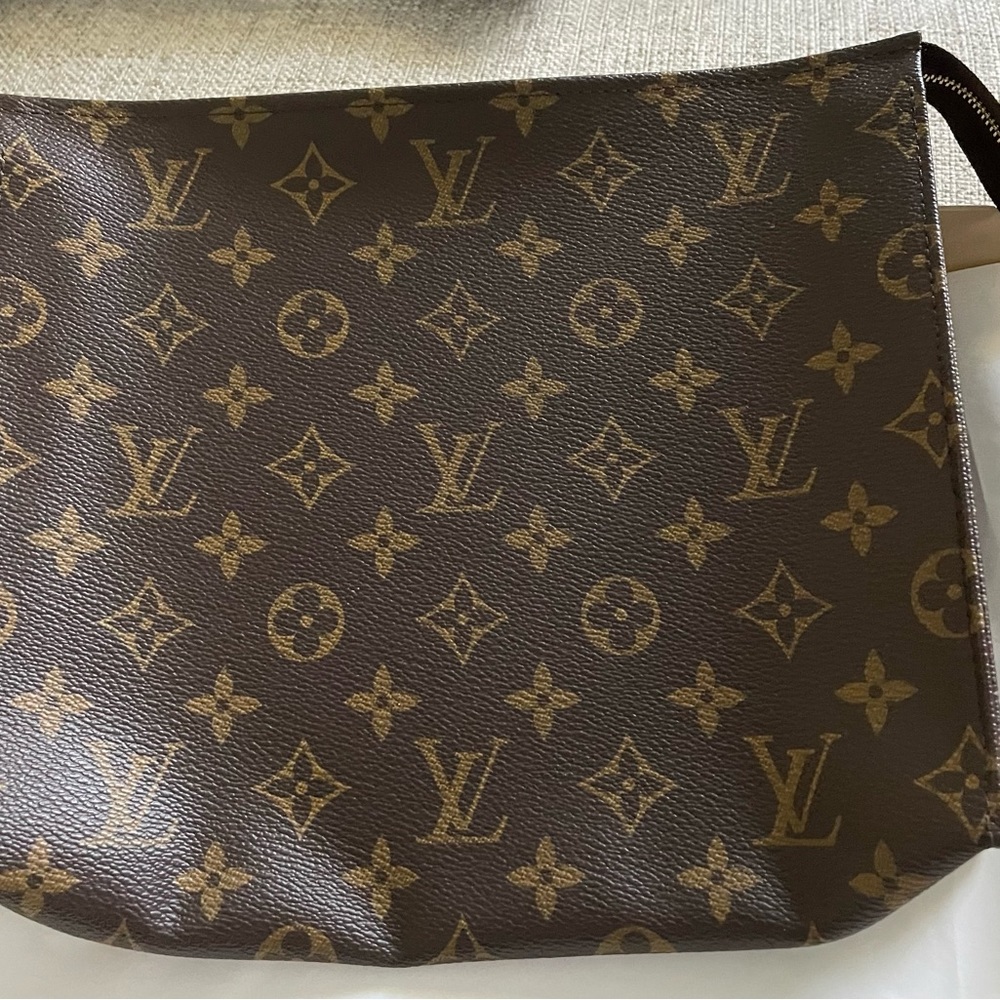 Never Used Louis Vuitton Pouch!!  Original Felt Bag! Original Box! Size 8 x 10!